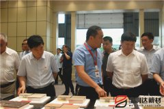 寶豐縣縣委書(shū)記、縣長(zhǎng)許紅兵率考察團(tuán)蒞臨寶潤(rùn)達(dá)參觀調(diào)研