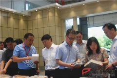 寶豐縣縣委書(shū)記、縣長(zhǎng)許紅兵率考察團(tuán)蒞臨寶潤(rùn)達(dá)參觀調(diào)研